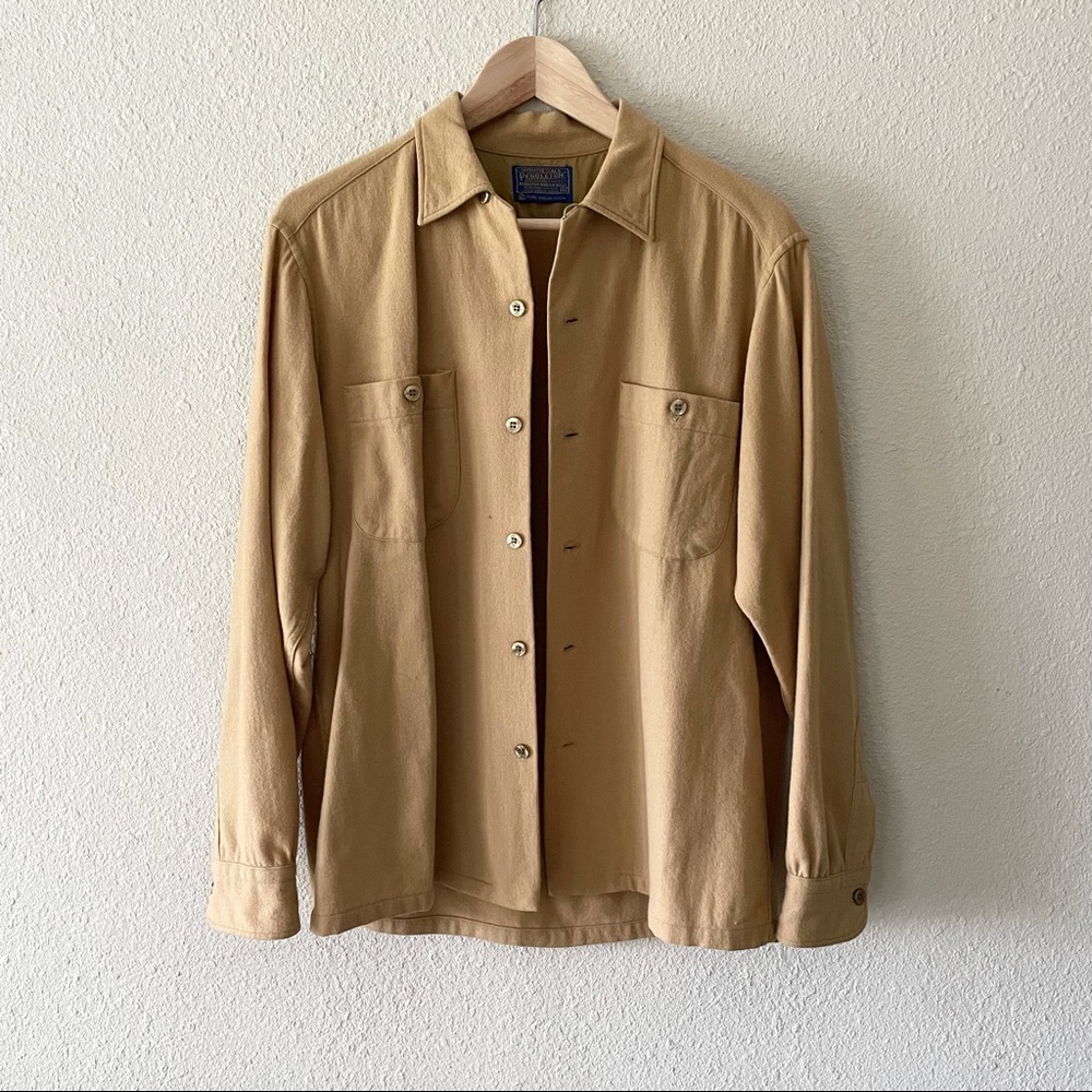 Men’s Pendleton shirt in tan size medium